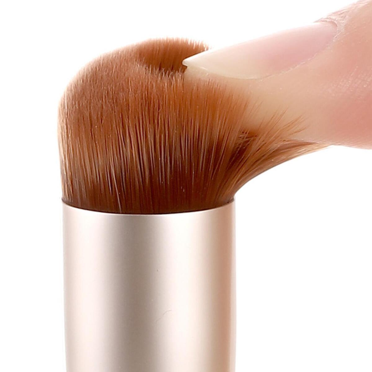 Concealer Makeup Brush Uniquely Shaped light for Flaw