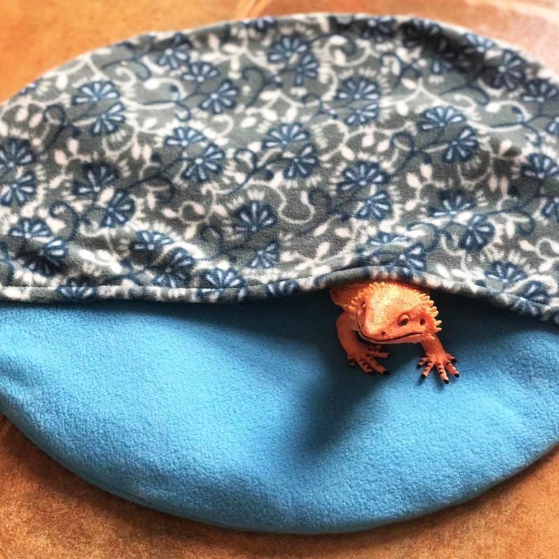 Reptile Sleeping Bag Large Hide 15" Round Sleeper with Cover for Bearded Dragon
