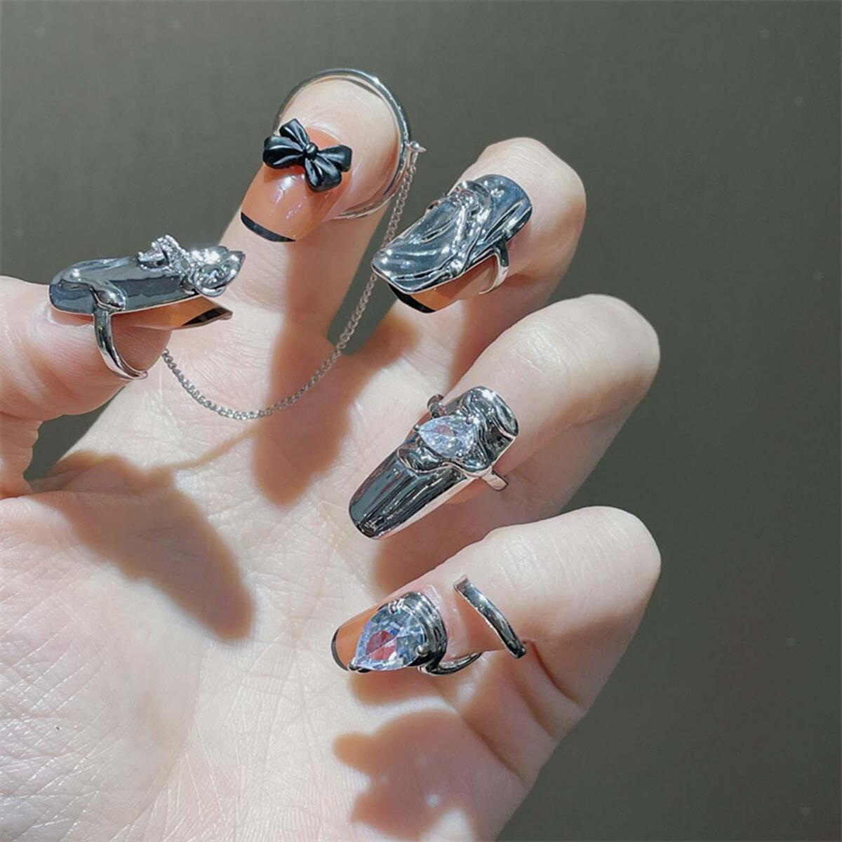 4 Pieces Luxury Finger Nail Rings Nail Art Charms Rhinestone for Daily Wear