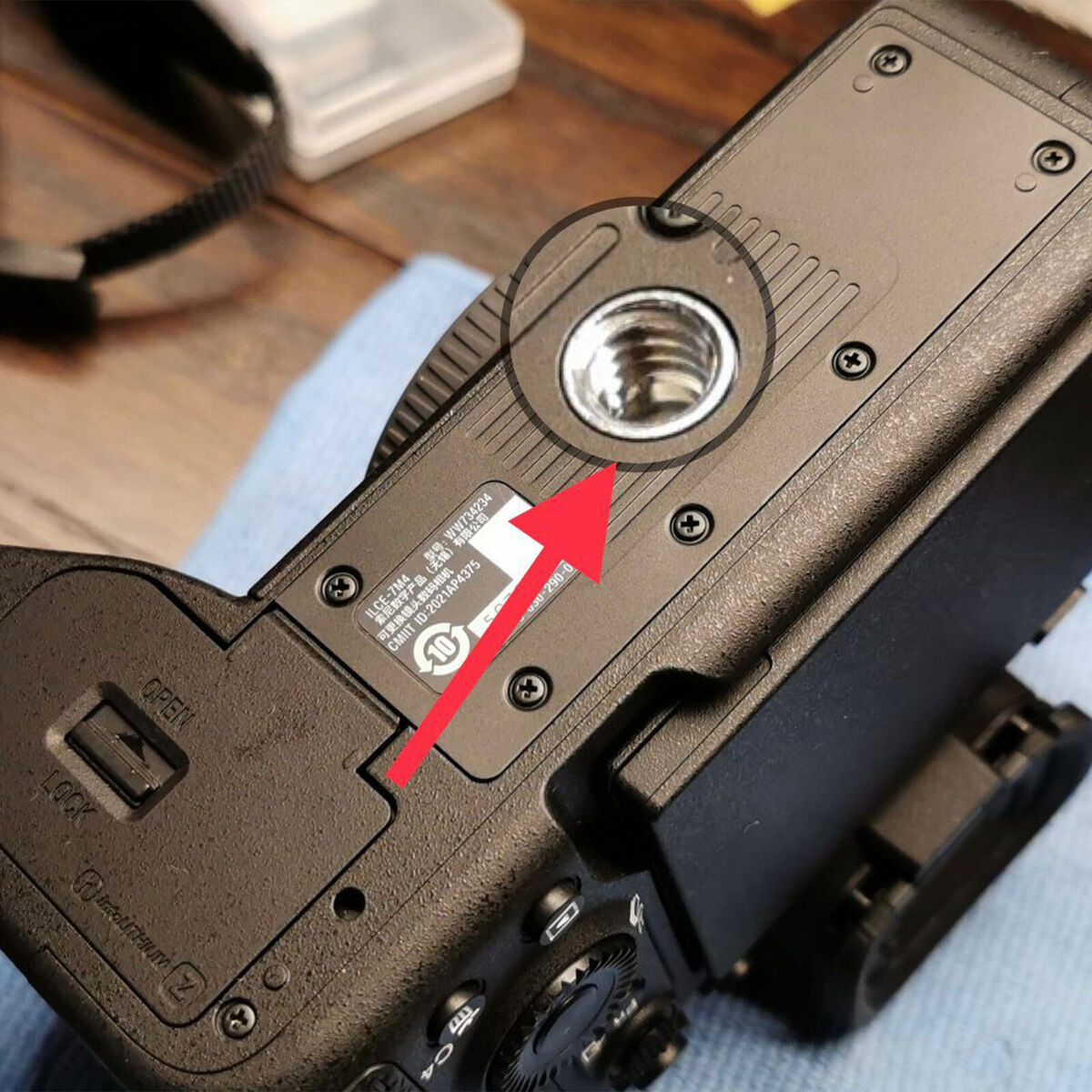 For Sony ILCE-A7M4 A7R4 7R4A Camera Bottom Tripod Pod Fixed Plate Base Screw A2U