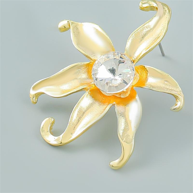 Unique Boho Stud Earring lily Flower Earring Chic White Beach Vacation Floral