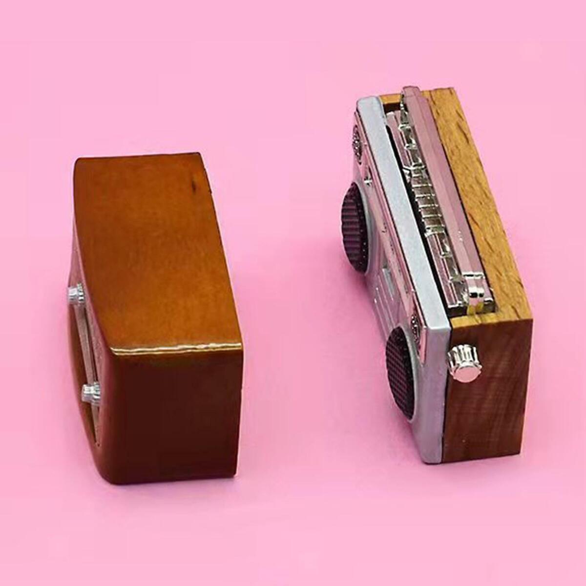 2 Pieces :12 Scale Radio  Living Room Scenery Decoration
