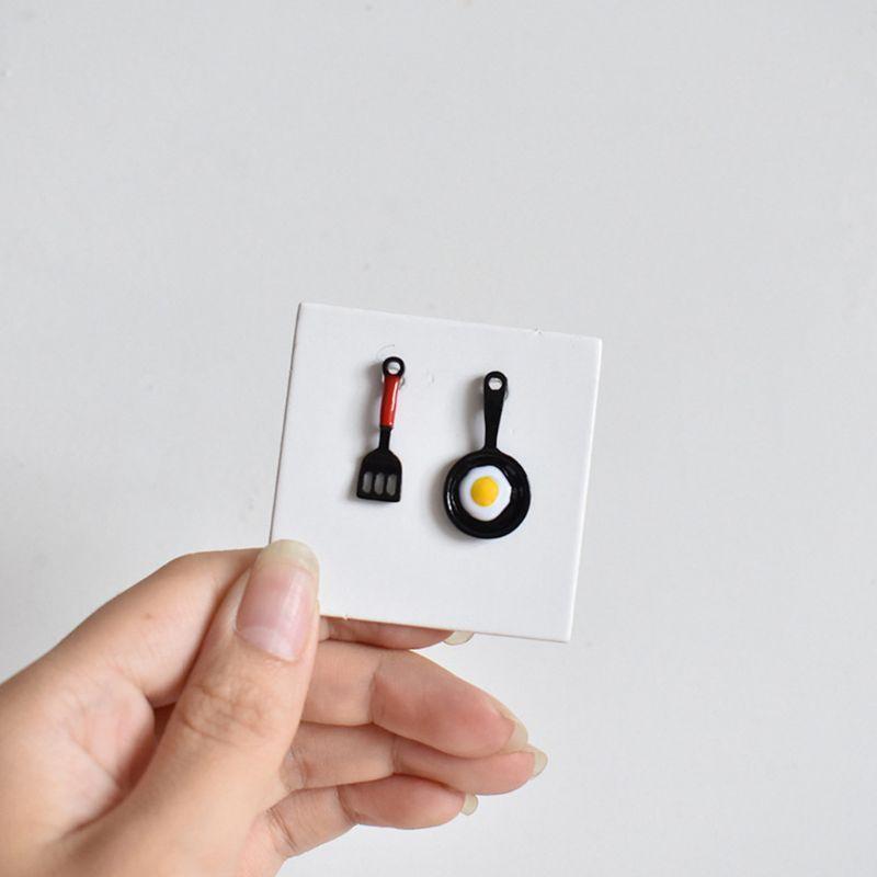 1 Pair Creative Asymmetric Frying Pan Omelette Fried Shovel Stud Earrings Design