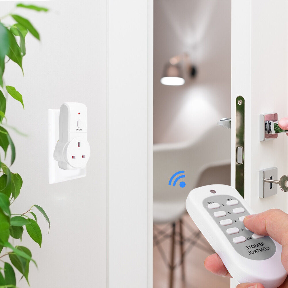 1pc UK Plug Power Outlet Light Switch Socket+1pc Wireless Remote Control