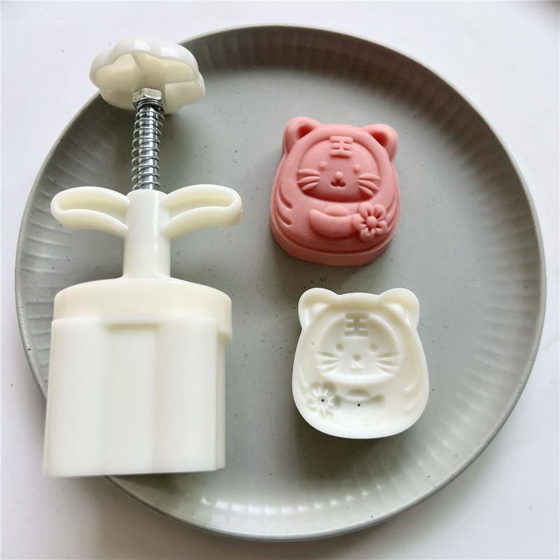 75g Cute Tiger Shape Plastic Mooncake Molds Mooncake Mold DIY Baking Accessories