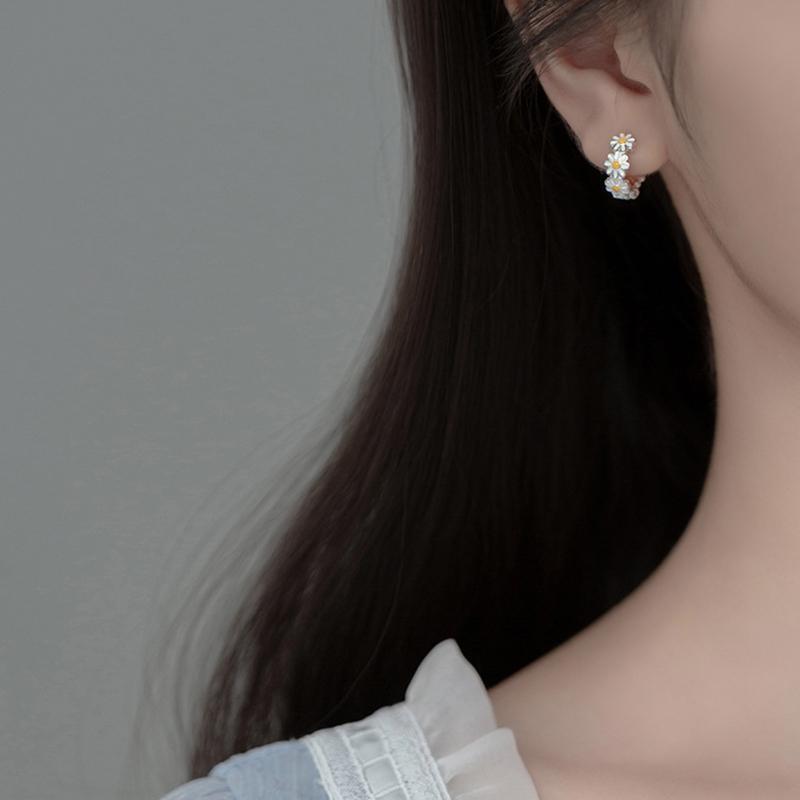 Tiny Daisy Flower Earrings for Daughter Sensitive Ear Women Simple Jewelry Gifts