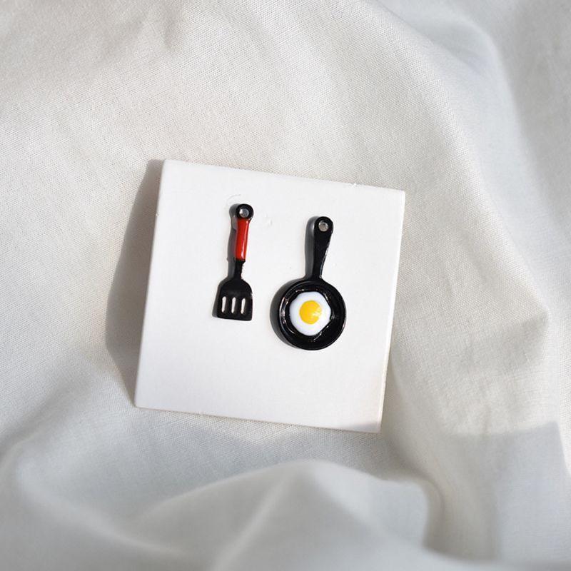 1 Pair Creative Asymmetric Frying Pan Omelette Fried Shovel Stud Earrings Design