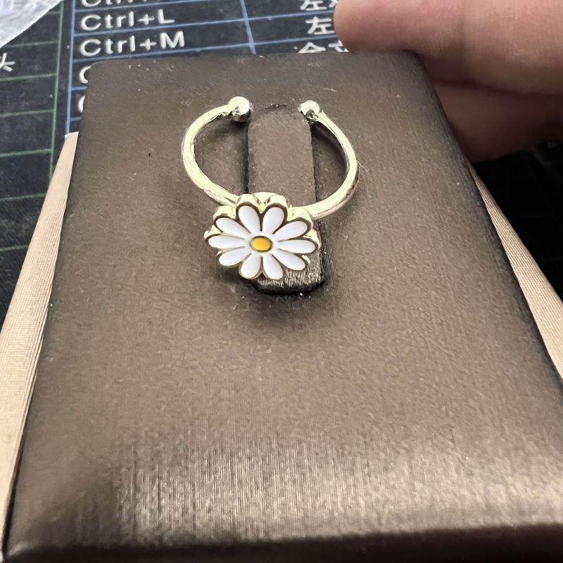 Flower Stress Relieveing Rings Anti Anxiety Daisy Spinning Ring Luxury Rings