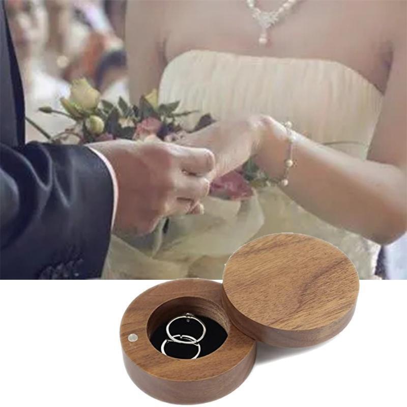 Natural Wooden Ring Case Presentation Box Rotatable for Wedding Photograph Props