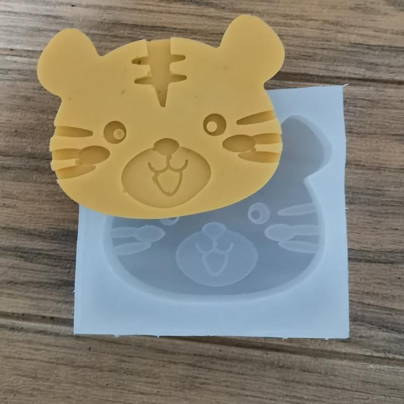 Creative Silicone Molds Cute Tiger Shaped Cake Moulds Cartoon Biscuit Baking Pan