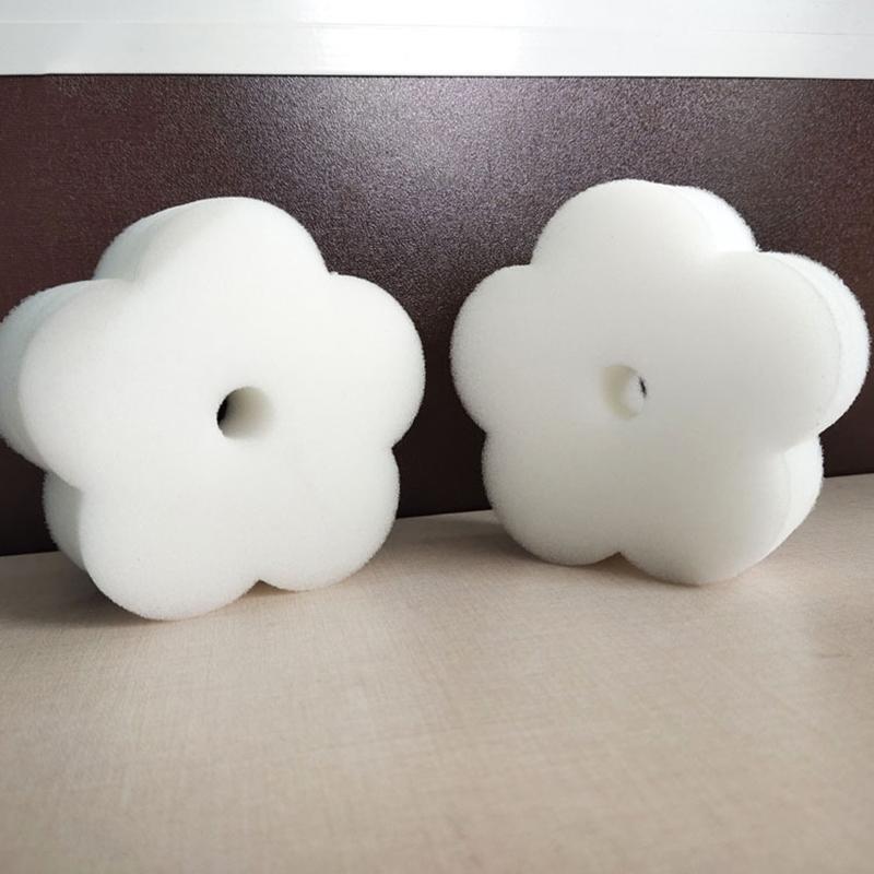 White Flower Shape Oil Absorbent Sponge 25Pcs Floating Spa Hot Tub Skimmer