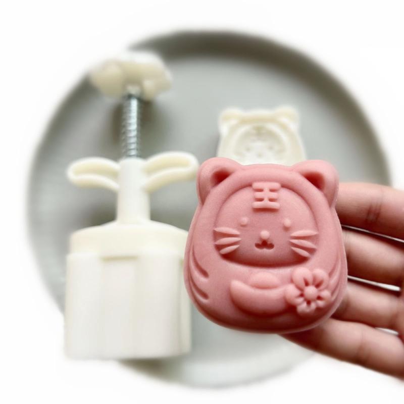 75g Cute Tiger Shape Plastic Mooncake Molds Mooncake Mold DIY Baking Accessories