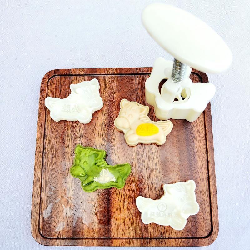 Mooncake Mold Horse Shape Hand Pressure Tool Plastic Material Baking Accessories