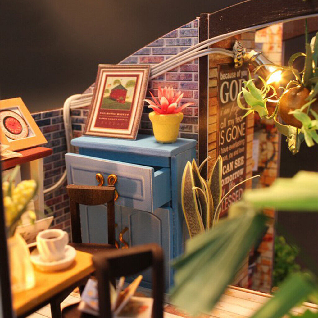 1:24 Scale  Coffee House With Furniture & LED Lights Playset