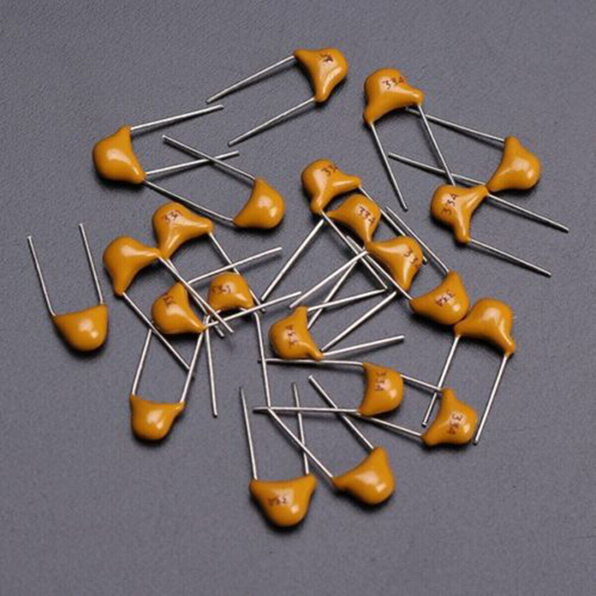 700pcs Monolithic Ceramic Capacitor MLCC Assorted kit box 35 Values 8pF~2.2uF
