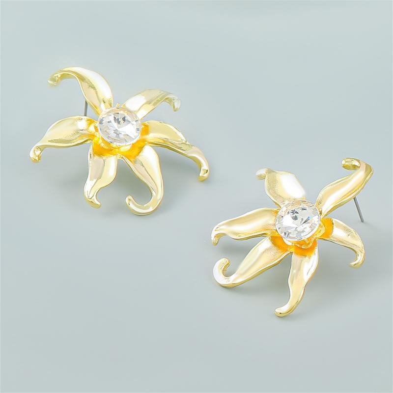 Unique Boho Stud Earring lily Flower Earring Chic White Beach Vacation Floral