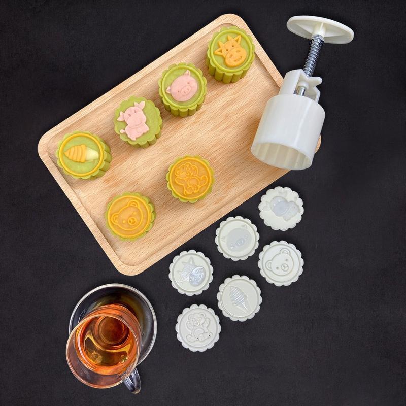 50g Mooncake Moulds Hand Pressure Gadgets Plastic Material Baking Accessories