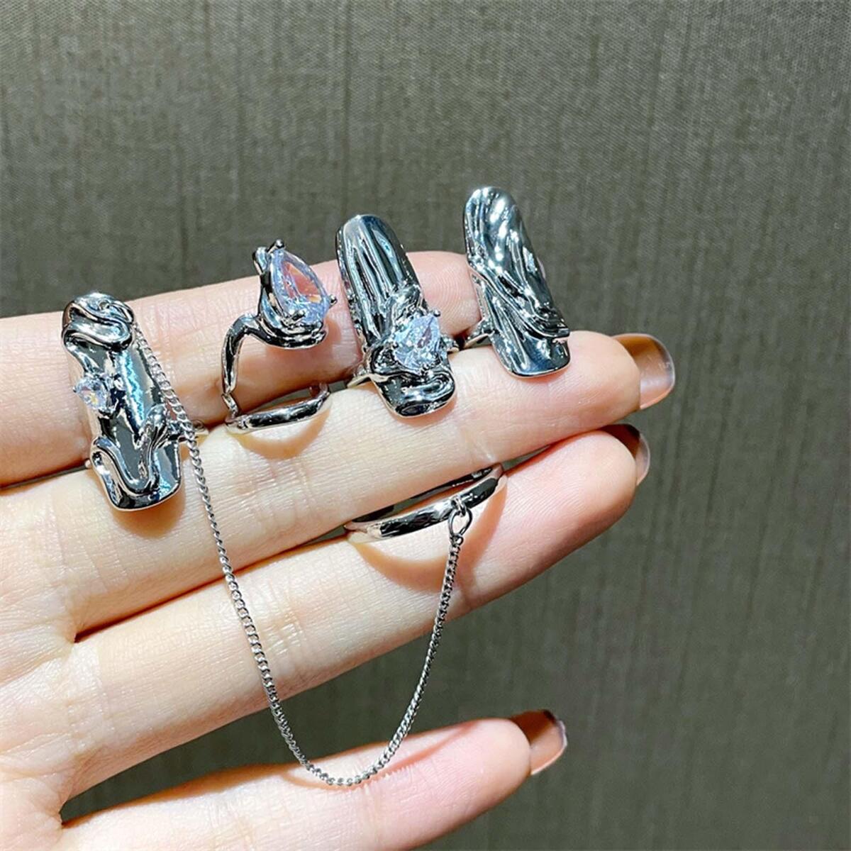 4 Pieces Luxury Finger Nail Rings Nail Art Charms Rhinestone for Daily Wear