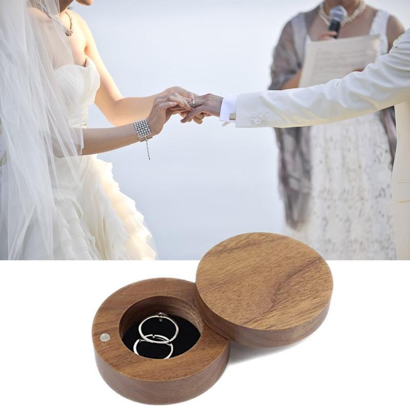 Natural Wooden Ring Case Presentation Box Rotatable for Wedding Photograph Props