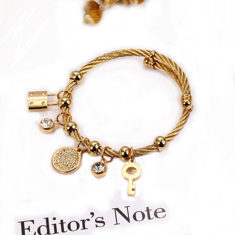 Trendy Elegant Lock and Key with Zircon Design Bracelet Girl Wristchain Unique