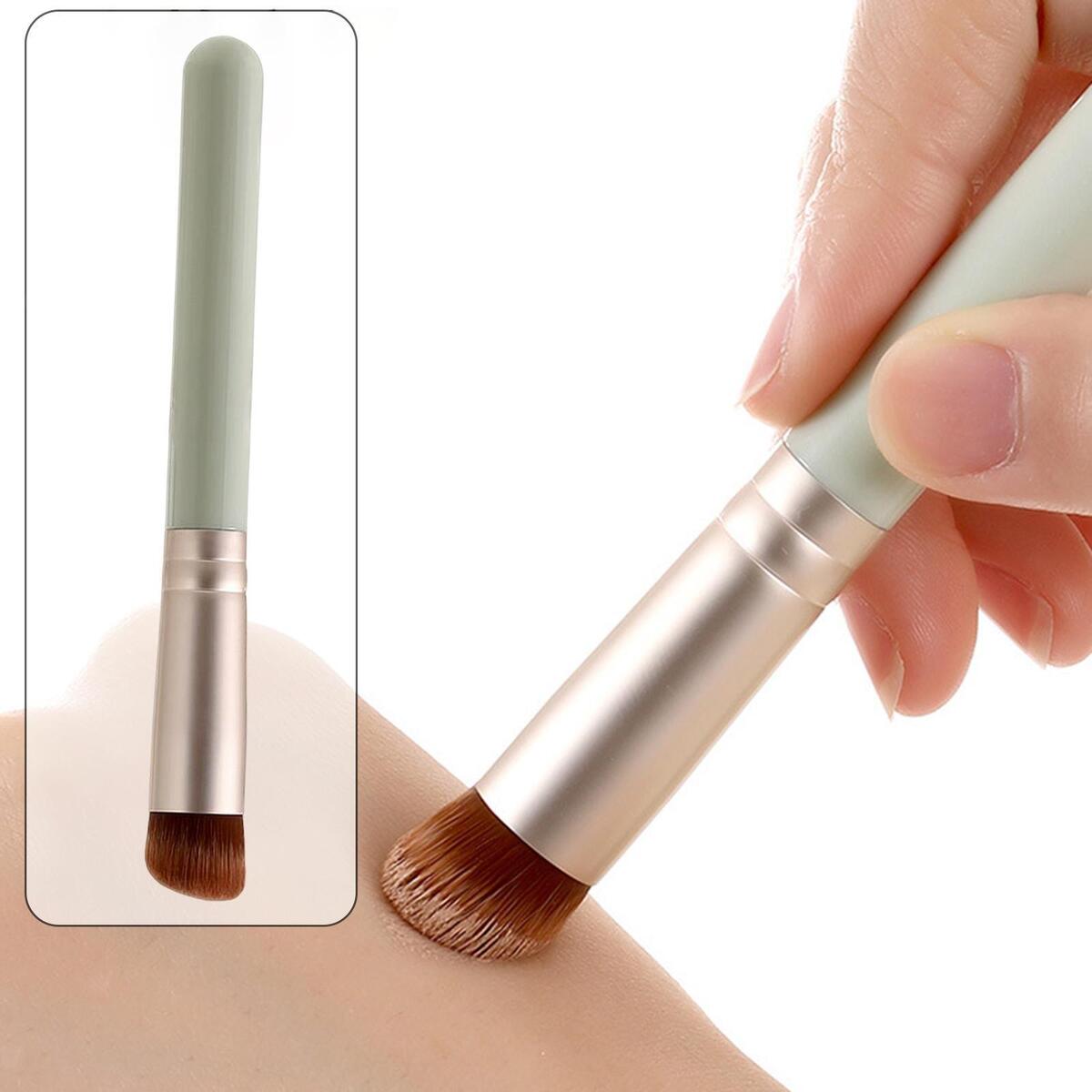 Concealer Makeup Brush Uniquely Shaped light for Flaw