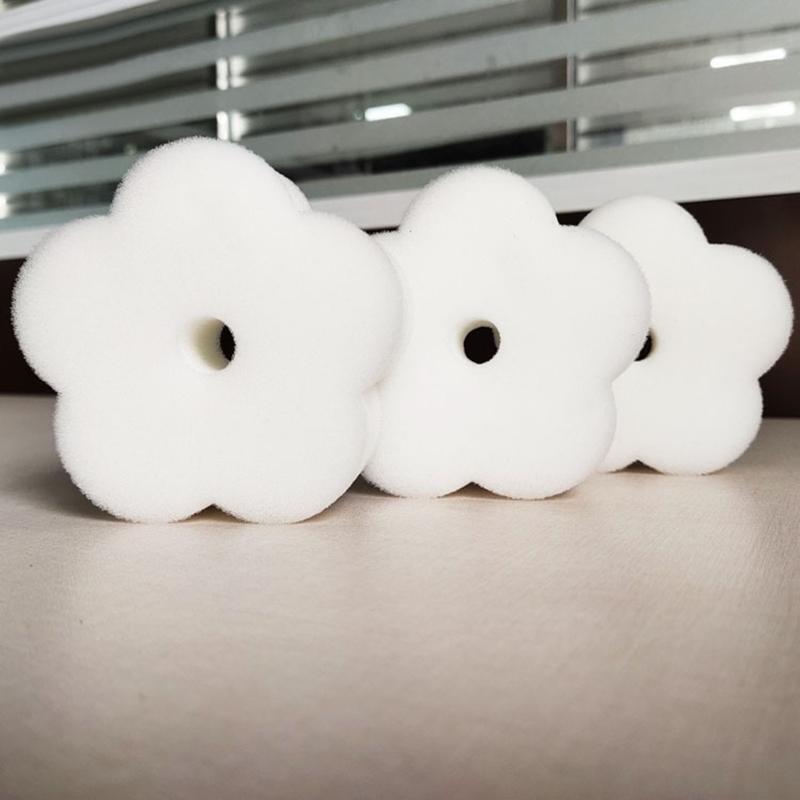 White Flower Shape Oil Absorbent Sponge 25Pcs Floating Spa Hot Tub Skimmer