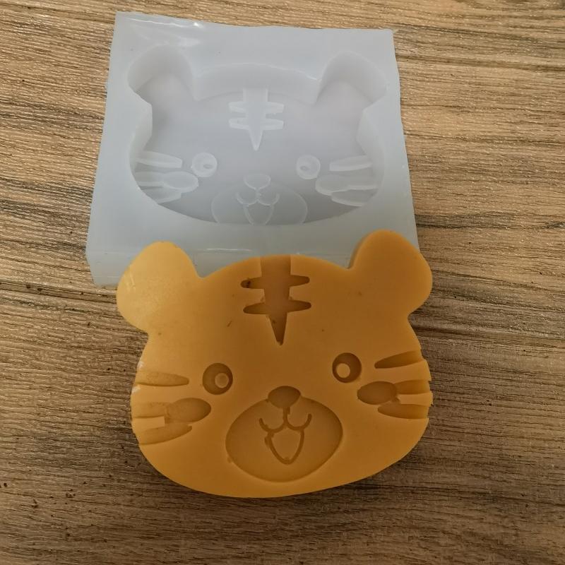 Creative Silicone Molds Cute Tiger Shaped Cake Moulds Cartoon Biscuit Baking Pan