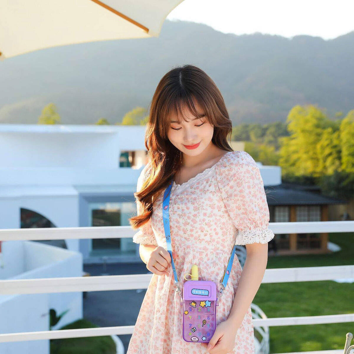 Phone Shaped Water Bottle with Straw & Adjustable Shoulder Straps (Purple)