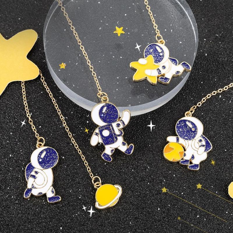 Creative Pendant Bookmark with Metal Astronaut Planet Pendant for Student Gift