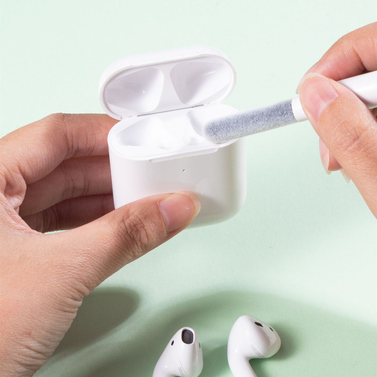 Keyboard Clean Brush for Airpods Earbuds Cleaning Pen 4 in 1 Cleaner Kit
