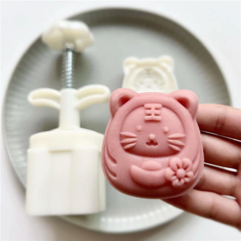 75g Cute Tiger Shape Plastic Mooncake Molds Mooncake Mold DIY Baking Accessories