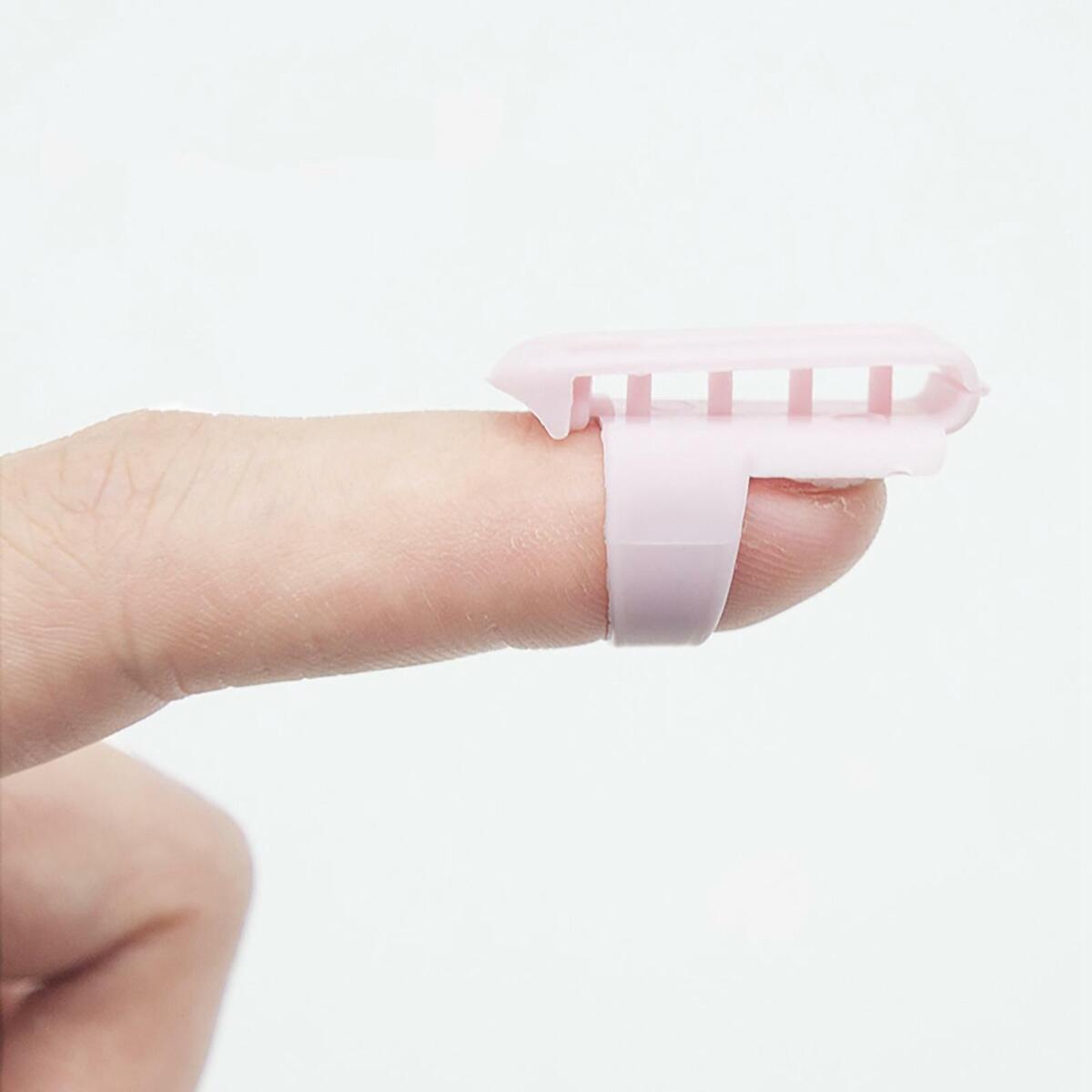 4x Yarn Guide Thimble Sweater Wool Knitting Tool Plastic Sewing Accessories