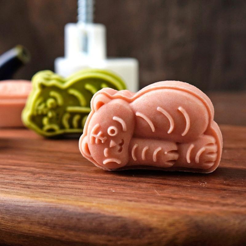 50g Cute Tiger Shaped Pastry Moulds Mooncake Molds Mooncake Mould Baking Gadgets
