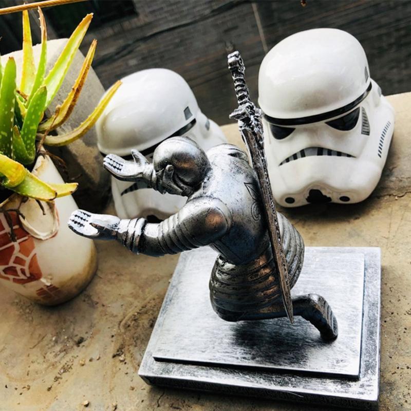 Excellent Knight-shaped Pen Holder Unique Knight-shaped Design Desk Decorations
