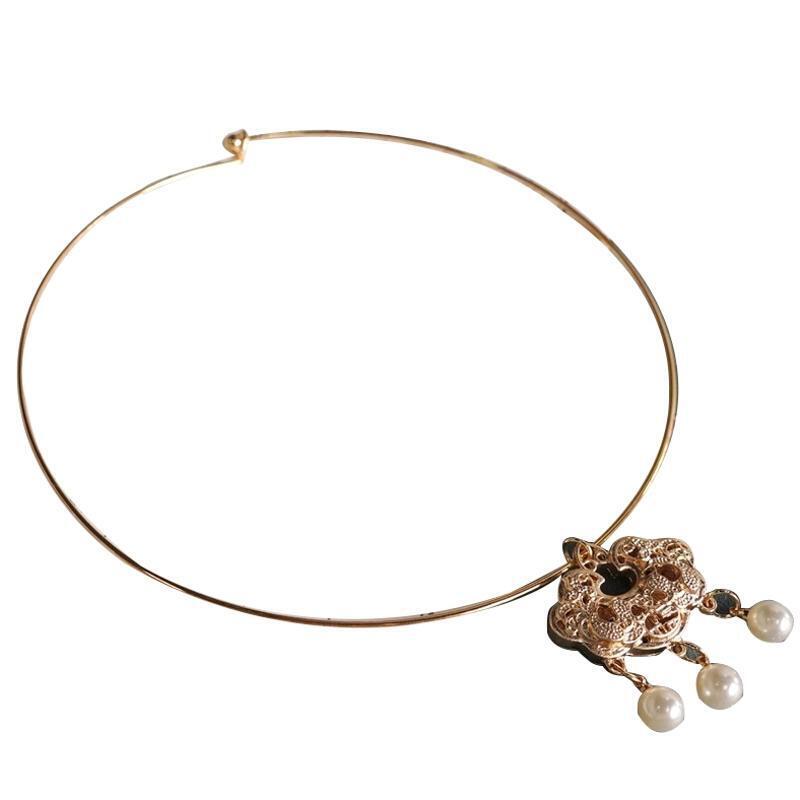 Eye-catching Choker Necklace with Longevity Lock Pendant Jewelry Decoration Gift