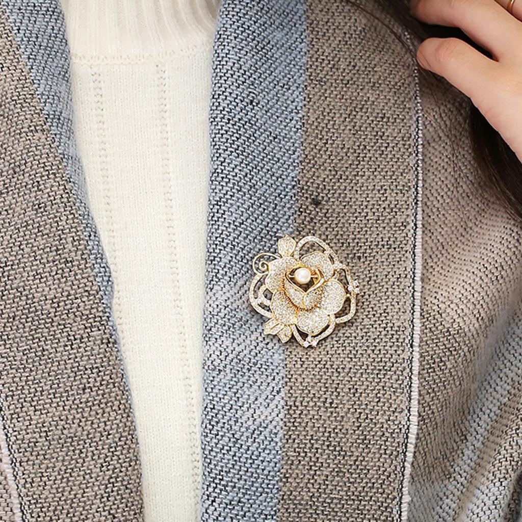 Shining Zircon Crystal Freshwater  Brooch Pin Clothing Accessory