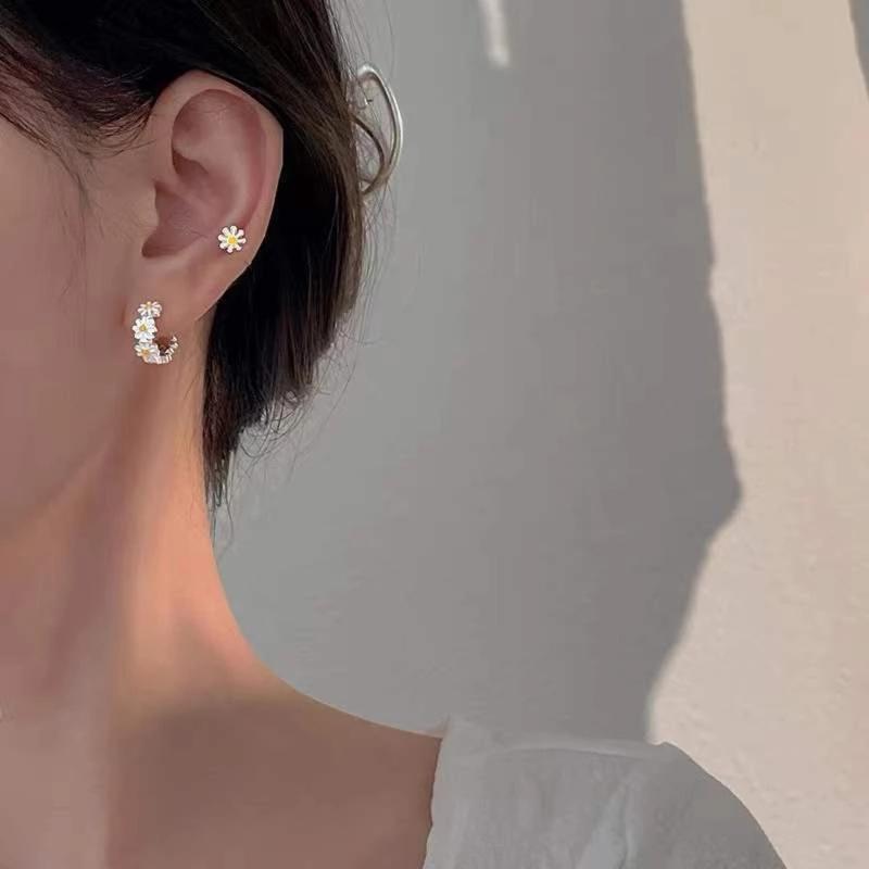 Tiny Daisy Flower Earrings for Daughter Sensitive Ear Women Simple Jewelry Gifts