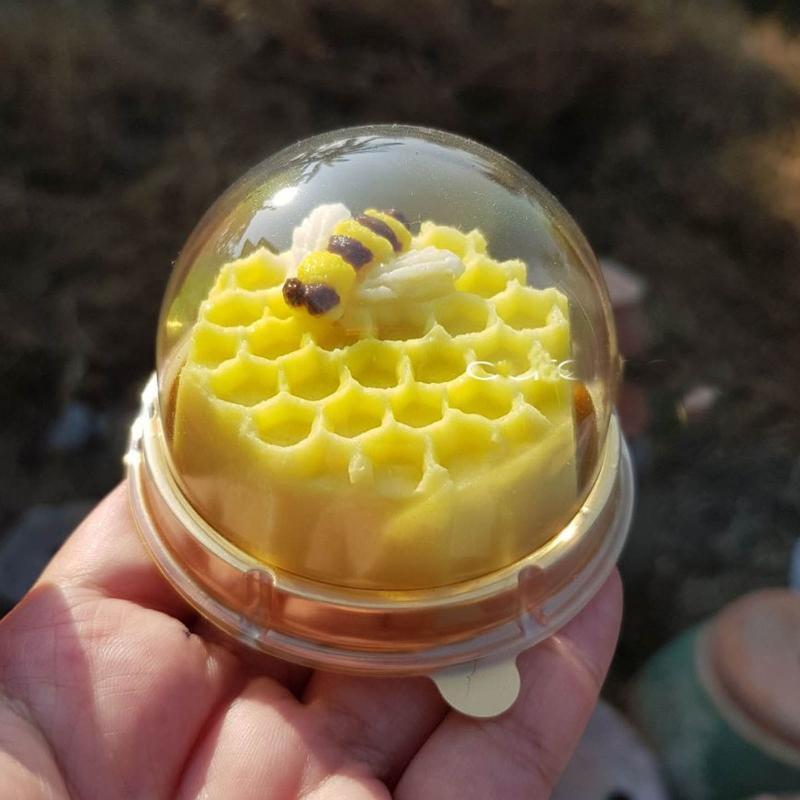 50g Mooncake Mold Press Safe Mooncake Moulds Flowers & Bee Shaped for Mid-Autumn