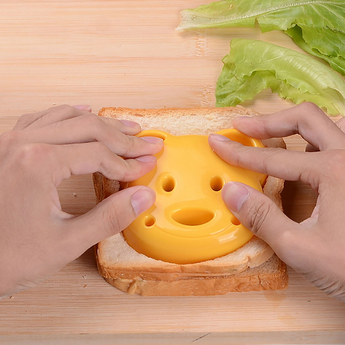 Sandwich Cutter - Cartoon Bear Shape Bread Sandwich Mold Cutters (Yellow)