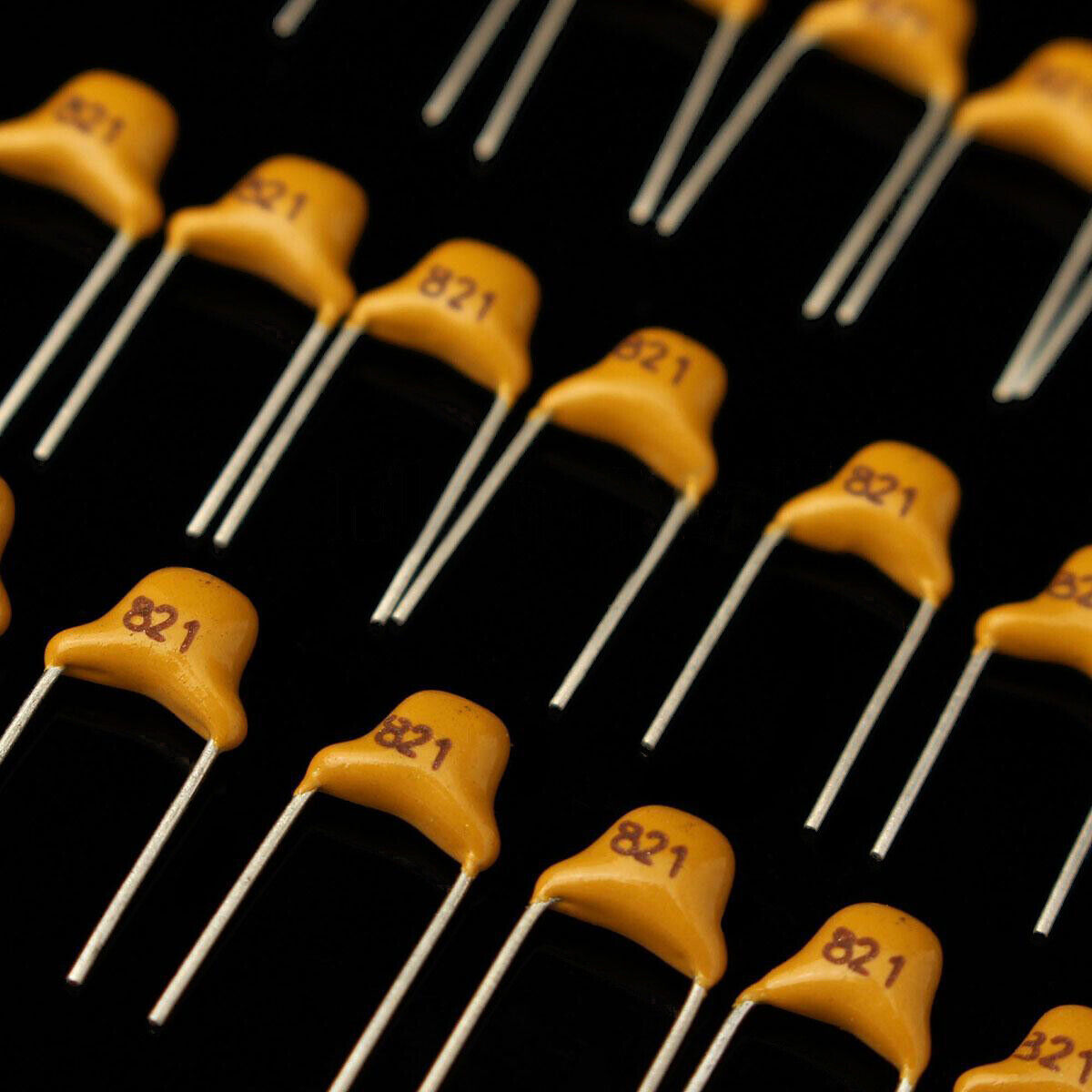 700pcs Monolithic Ceramic Capacitor MLCC Assorted kit box 35 Values 8pF~2.2uF
