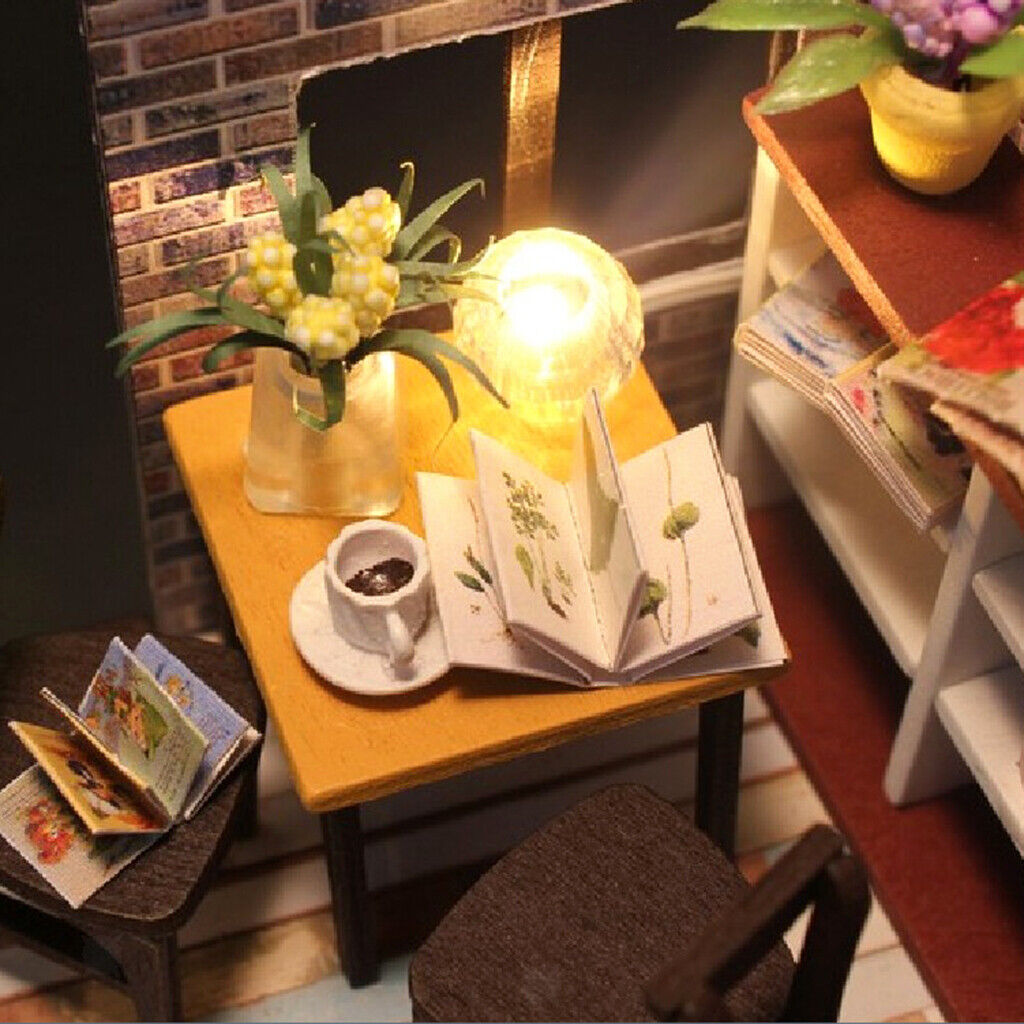 1:24 Scale  Coffee House With Furniture & LED Lights Playset