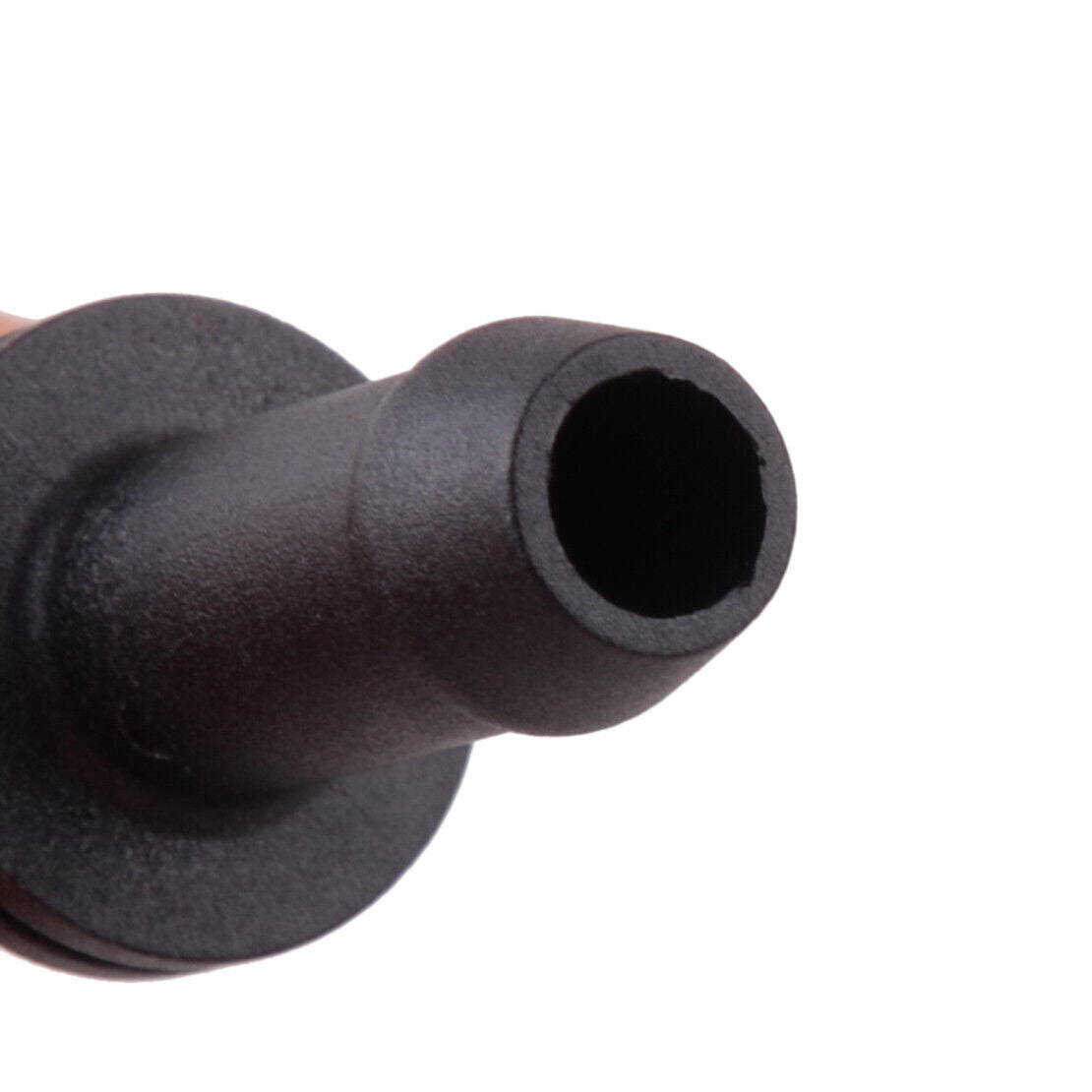 Coolant Breather Hose Pipe Socket: 0039970689 fit for Mercedes W203 W221 C230