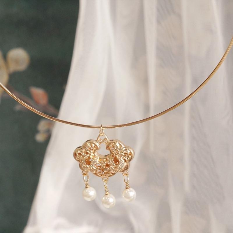 Eye-catching Choker Necklace with Longevity Lock Pendant Jewelry Decoration Gift