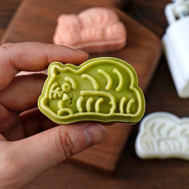 50g Cute Tiger Shaped Pastry Moulds Mooncake Molds Mooncake Mould Baking Gadgets