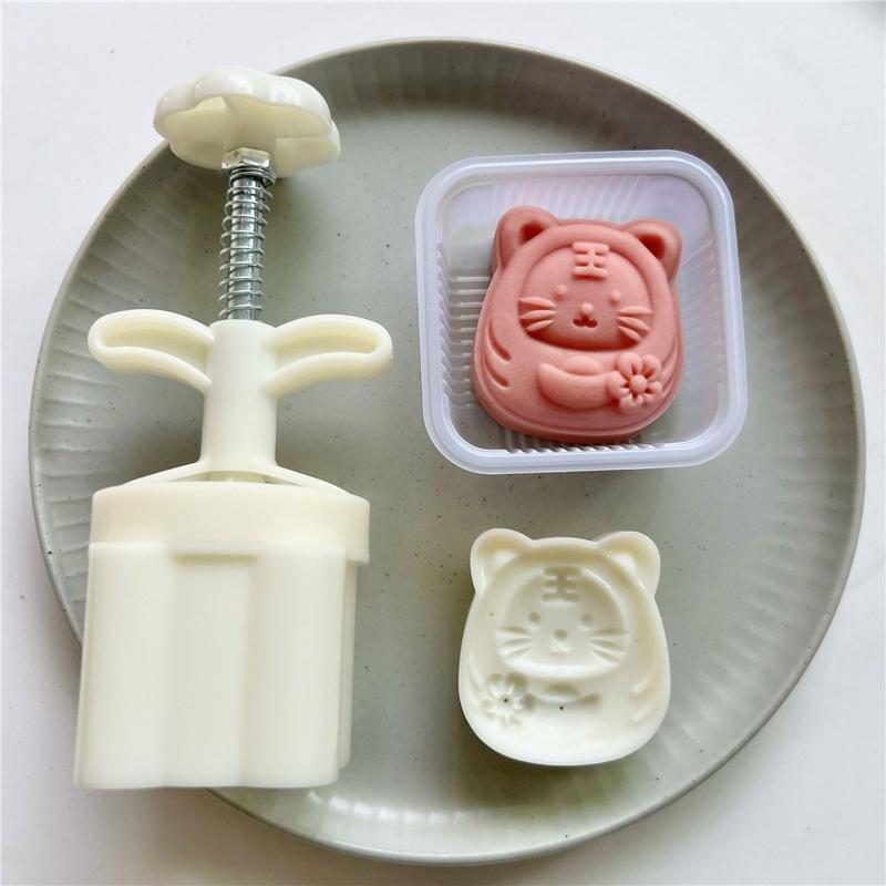 75g Cute Tiger Shape Plastic Mooncake Molds Mooncake Mold DIY Baking Accessories