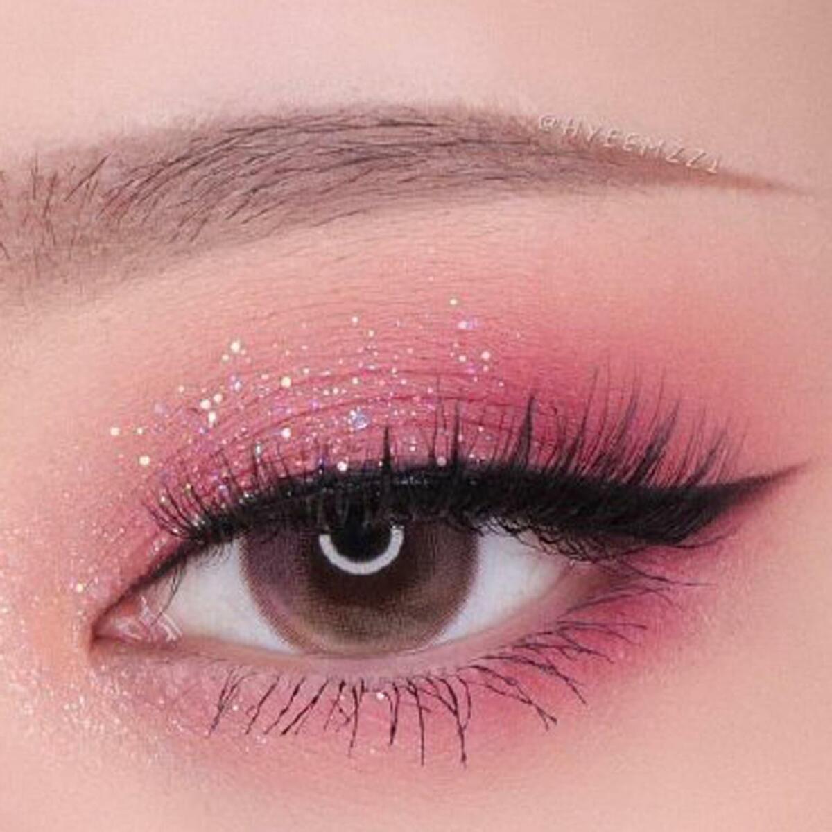 120  Eyeshadow  with 7 Brushes, Shimmer Matte Eye Shadows, Party