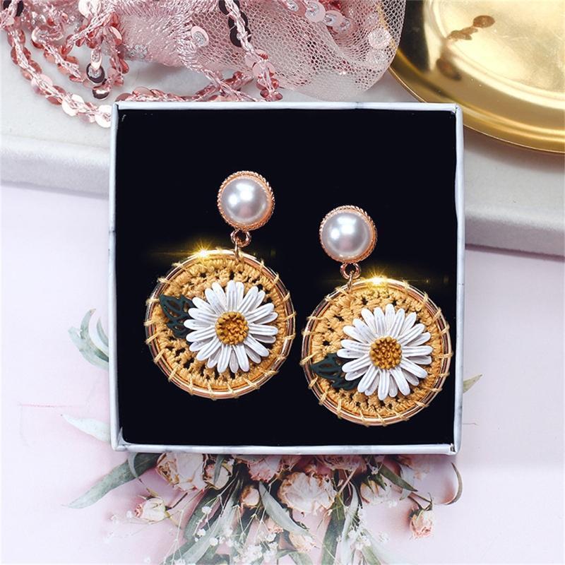 Small Fresh Winding Flower Earrings Female Girl Sweet Geometric Round Earrings