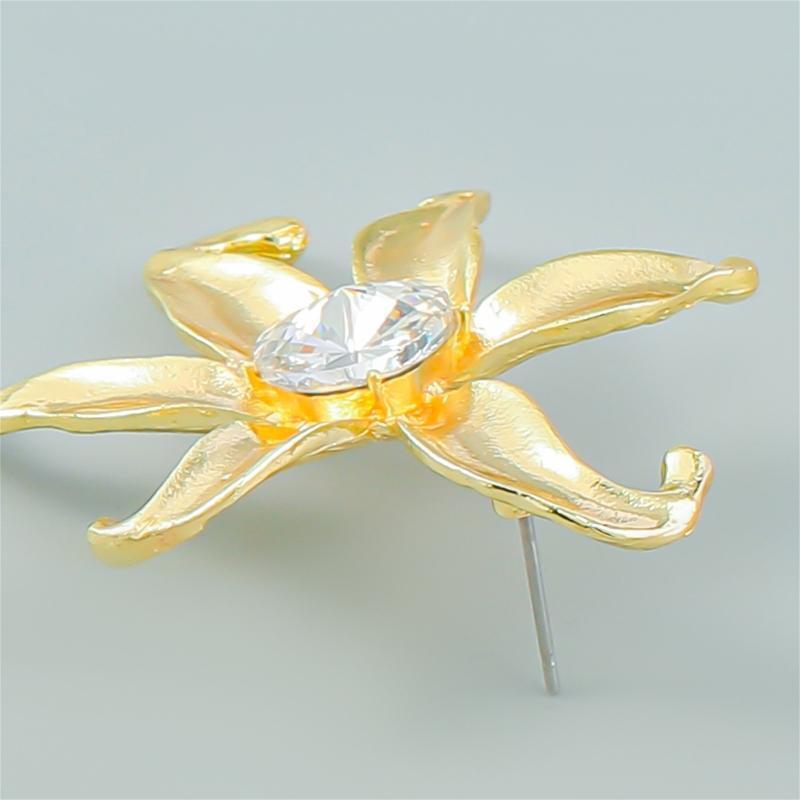 Unique Boho Stud Earring lily Flower Earring Chic White Beach Vacation Floral