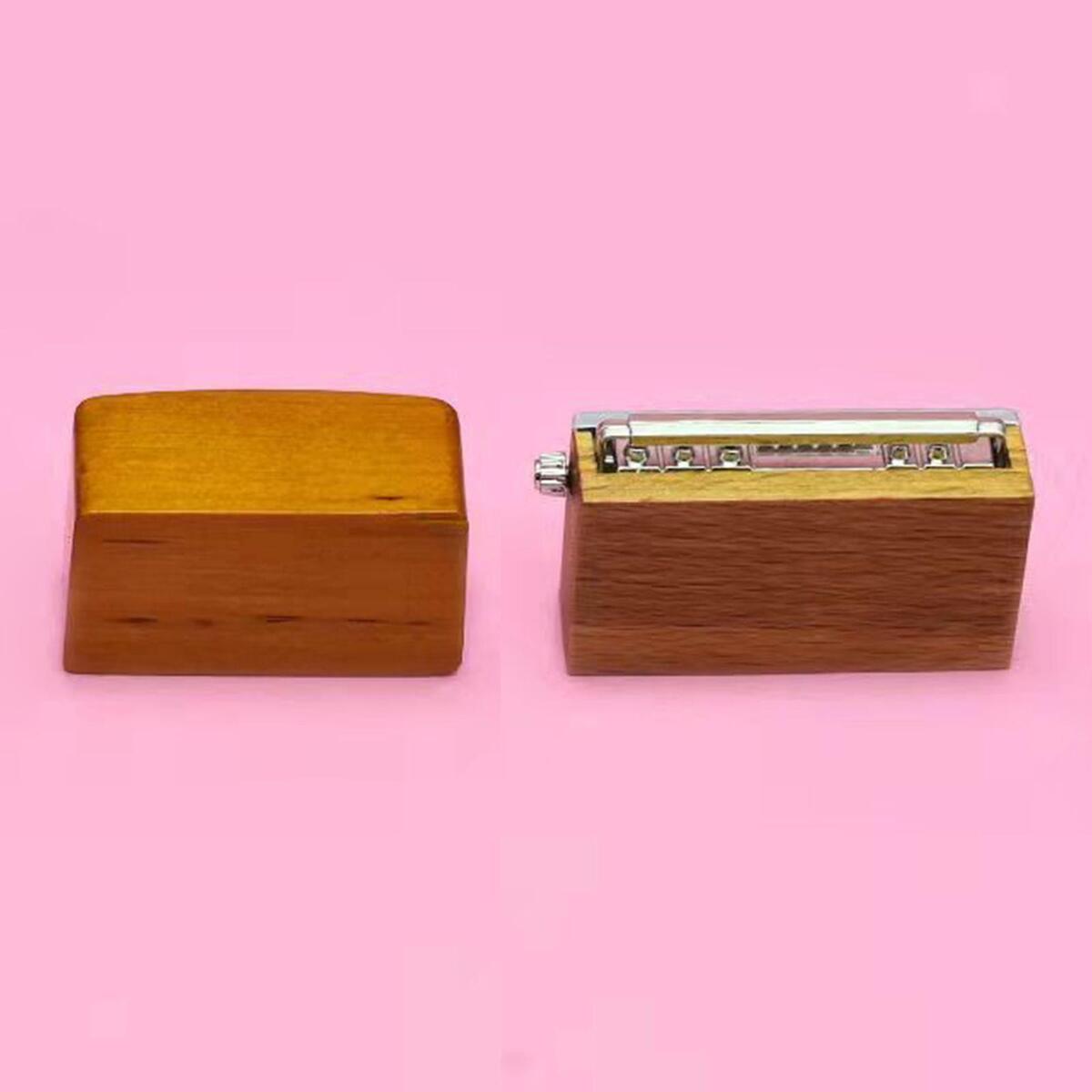 2 Pieces :12 Scale Radio  Living Room Scenery Decoration