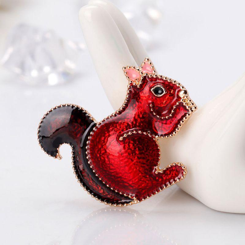 Beautiful Squirrel Brooch Blouse Animal Brooch Cardigan Collar Scarf Brooch
